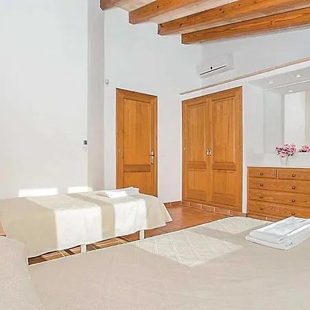 Sleeps 8 Air Con Wifi *